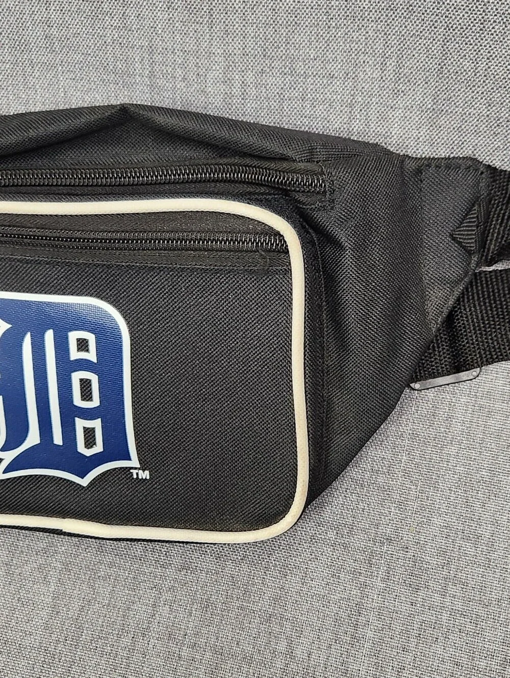 Detroit Tigers MLB Black Logo Cross Body/ Fanny Pack. - Picture 3 of 5